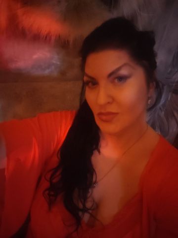 Эльмира Демократично Реал